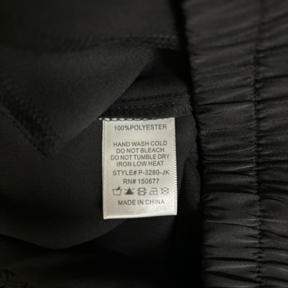 Ruffle My Feathers Ankle pants by Strut & Bolt size S - Picture 7 of 8